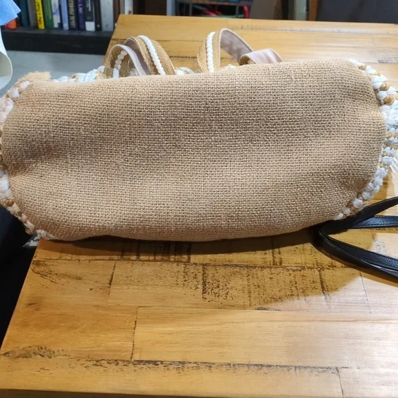 Elegant Cream and Tan Women's Tote Bag - Picture 7 of 7